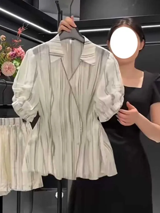 大码法式高级感v领条纹短袖衬衫女夏季胖mm显瘦收腰遮肚子上衣潮