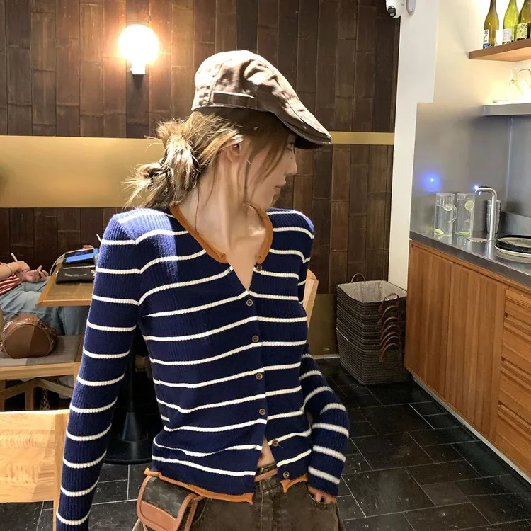 25女早秋新款韩系撞色条纹针织开衫穿搭chic修身打底上衣气质外穿