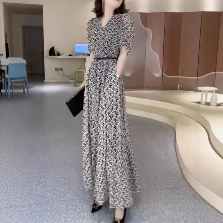 裙子大爱美依缘2025夏季新款高级感优雅复古碎花V领长款连衣裙女