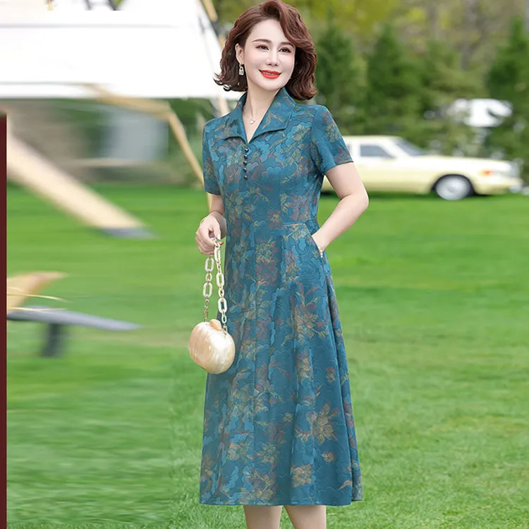 王小鸭2025夏季新款妈妈短袖连衣裙女洋气中老年气质高档显瘦裙子