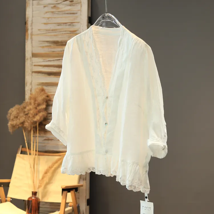 夏日新品2025优雅拼接镂空刺绣苎麻衬衣V领设计感气质宽松衬衫女