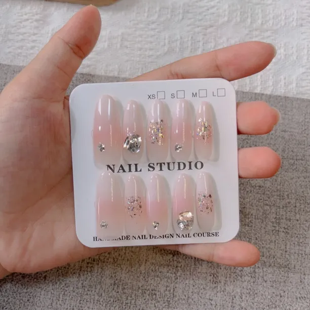 丹宝儿「粉钻柔纱」手工冰透爆闪穿戴甲