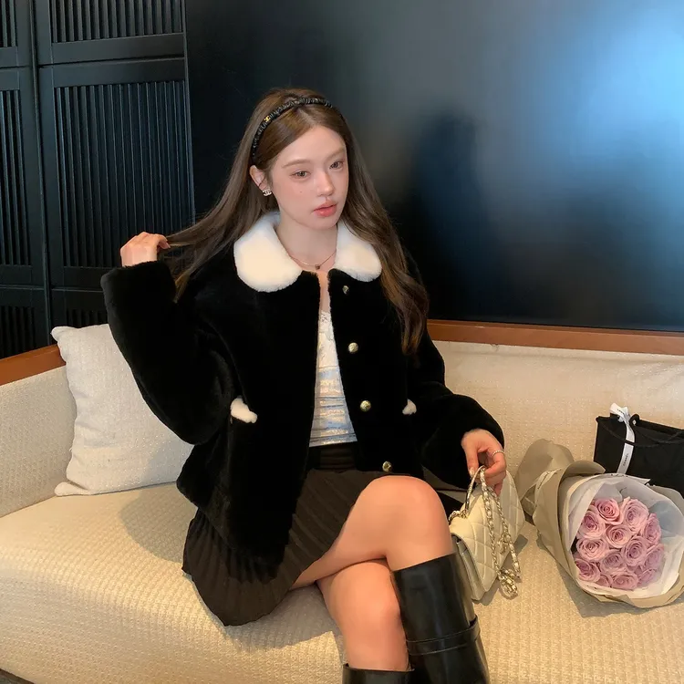 韩茵茵2025新款加厚短款小香风皮毛一体外套羊羔毛皮草翻领女