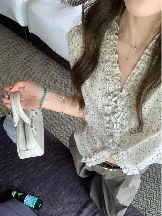 2025巨好看的韩系chic别致小衫V领印花气质衬衫女夏天巨好看上衣