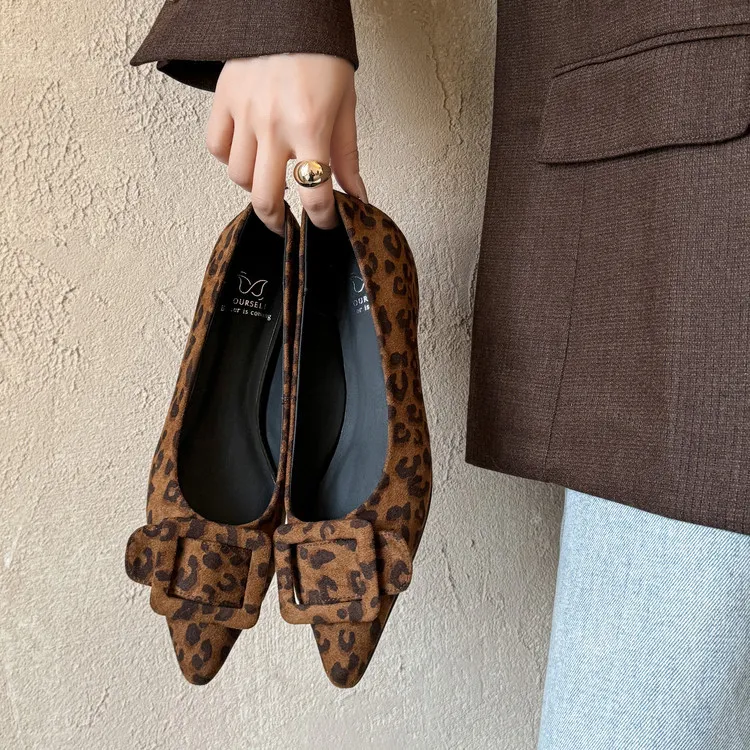 巨好看~手工订制真皮单鞋女皮带扣低跟内增高3厘米百搭洋气尖头