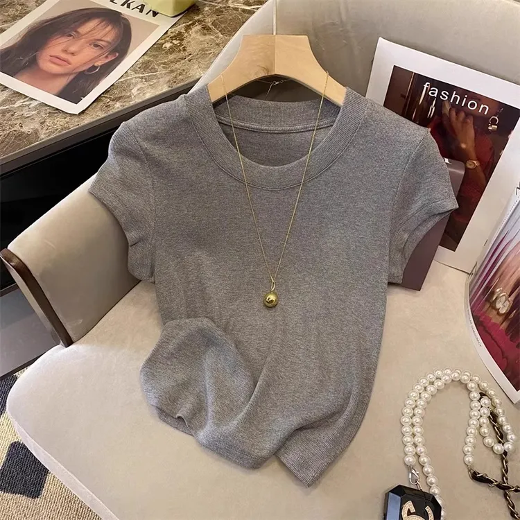 高级感灰色圆领正肩短袖t恤女夏日2025新款独特超好看漂亮小上衣