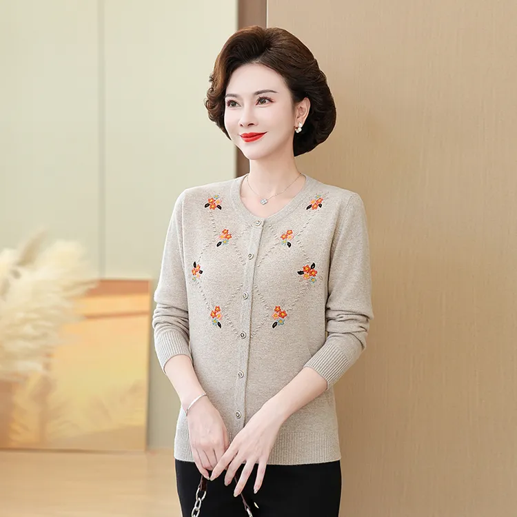 100%全羊毛中老年女装外套短款洋气中老年秋季宽松针织衫妈妈装