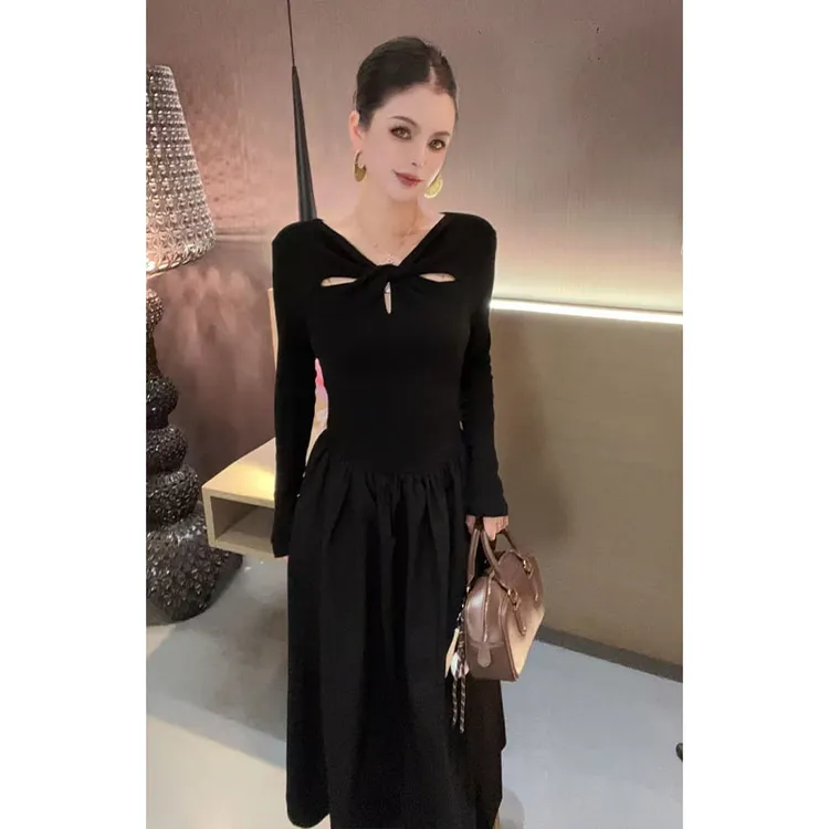 （特价）V领镂空压褶长袖连衣裙Q31010