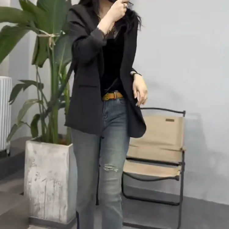 新款时尚黑色减龄外套牛仔小九分裤女装