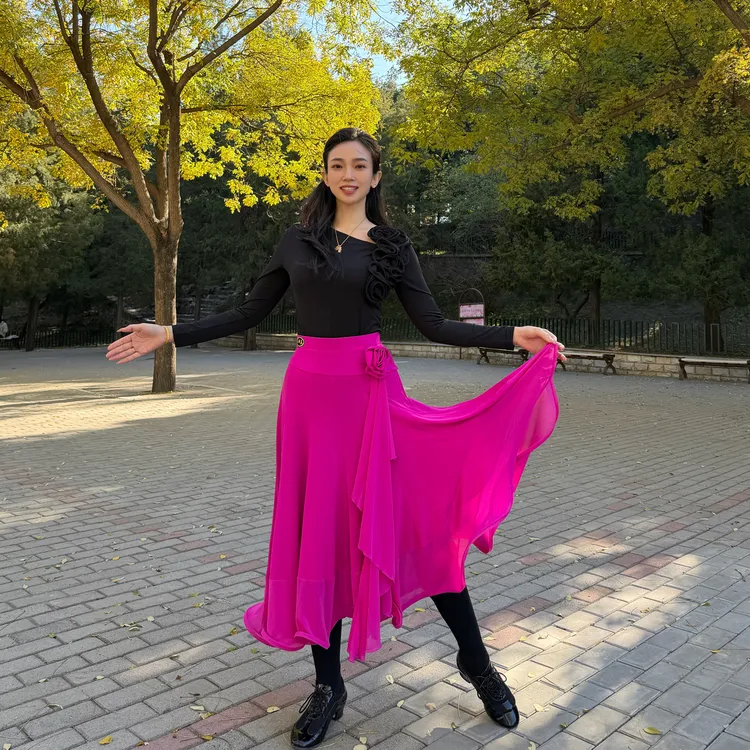 小瓶盖新款玫瑰红色半身裙《小瓶盖舞67服饰》