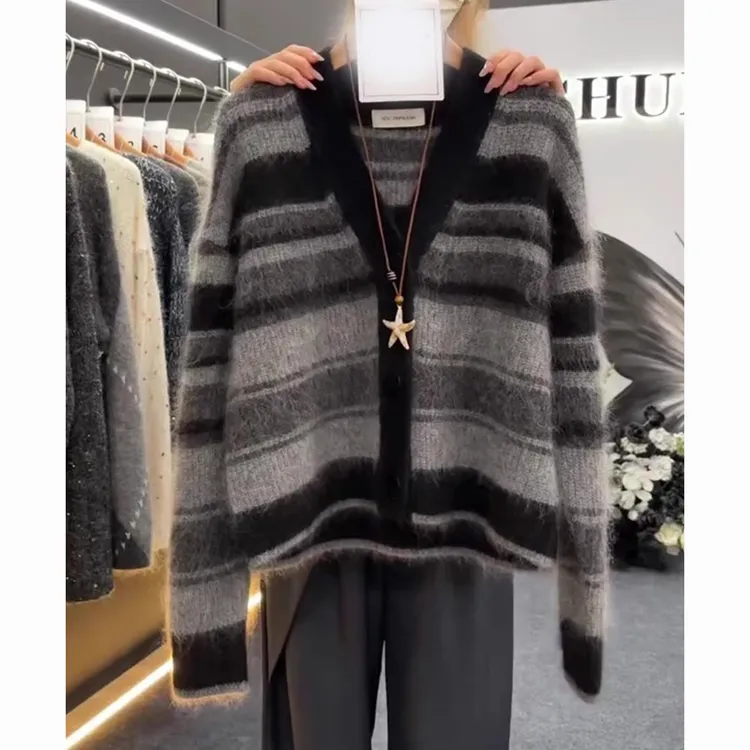 条纹V领时尚宽松毛衣2025年秋季女装新款韩系百搭休闲慵懒感上衣