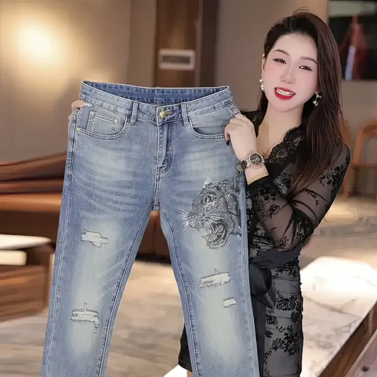 2025破洞牛仔裤男轻奢烫钻时尚休闲百搭修身显瘦弹力裤子春夏潮流