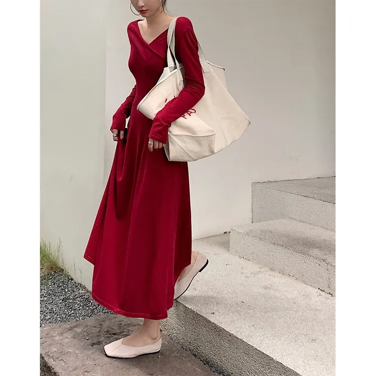 法式红色连衣裙早秋收腰小众别致长袖长裙订婚红裙子冬温柔高级感