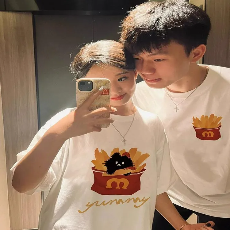 （4028）高级感特别的情侣装夏季体恤一男一女新款roora