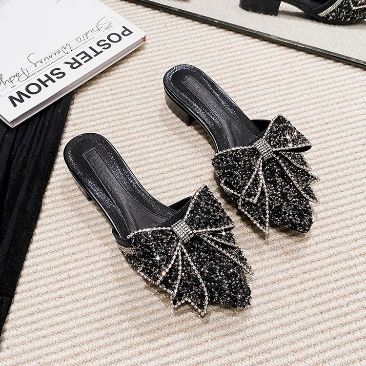 法式水钻尖头粗跟包头半拖鞋女夏新款高级感蝴蝶结一脚蹬低跟凉鞋