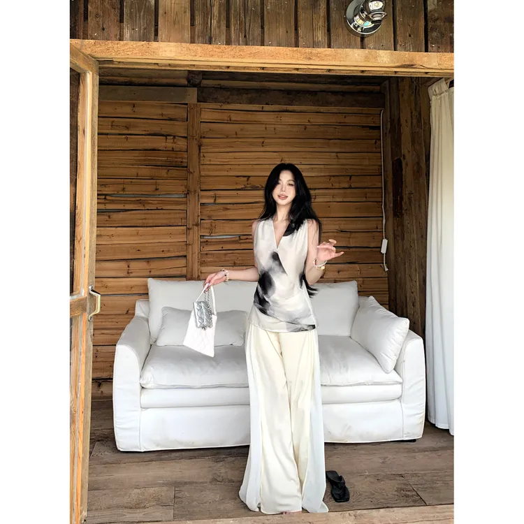 网红新中式马甲薄款显瘦V领背心上衣+白色宽松显瘦多褶阔腿裤