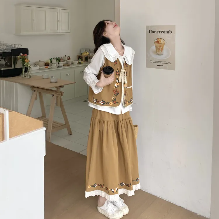 可盐可甜刺绣马甲套装裙女春新款娃娃领衬衫蕾丝拼接半身裙三件套