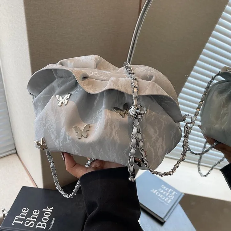 爆款超火褶皱云朵包包女式2025新款潮流行单肩包百搭链条斜挎小包