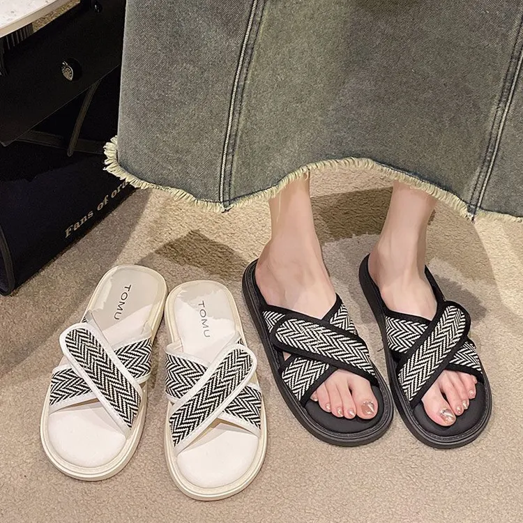 夏日新款外穿软绵绵似云朵触感平底交错带防滑实用百搭凉拖拖鞋适