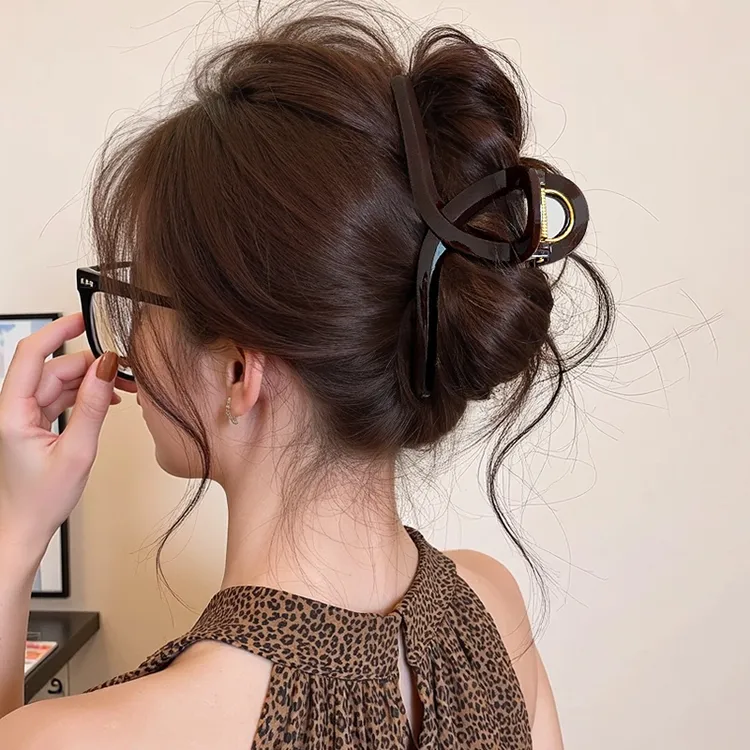 简约气质抓夹女2025新款高级感发夹大号发量多后脑勺鲨鱼夹子头饰