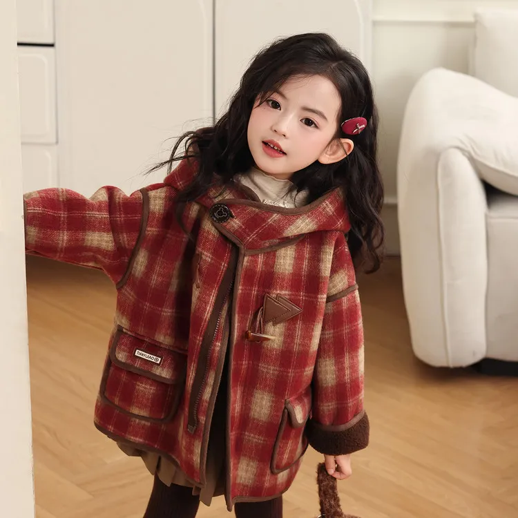 女童毛呢大衣加绒秋冬2026新款女宝宝洋气加厚冬季儿童格子呢外套