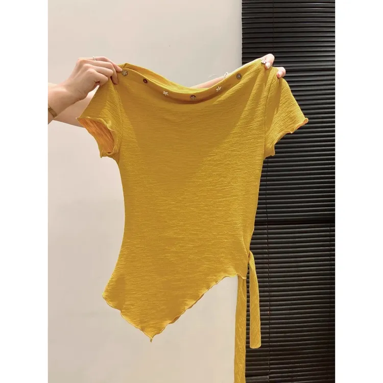 绑带短袖女2025夏季不规则ins肌理感针织T恤斜肩露锁骨绑带短上衣