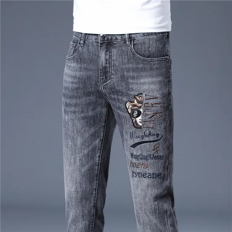 LEROLEHAR春秋薄款高端刺绣轻奢欧货牛仔裤男士修身小脚弹力裤子