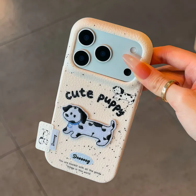 欧克里里斑点刺绣狗标签适用苹果17/16皮纹手机壳华为vivoppo小米