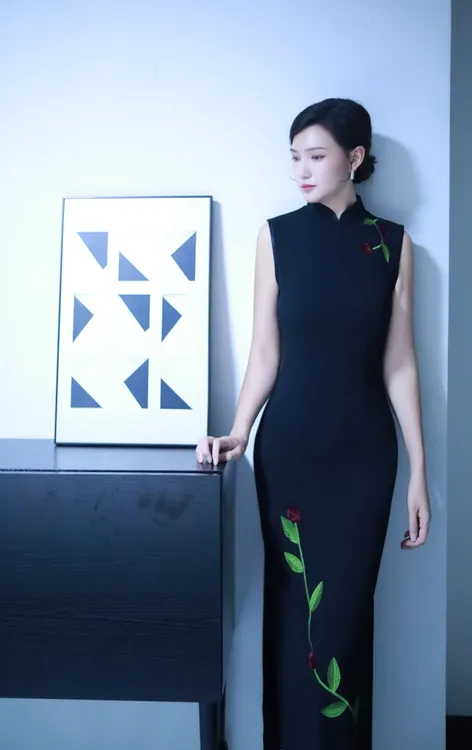 （ 一枝独秀）新中式改良手工立体玫瑰花黑色旗袍2025夏季新款显瘦