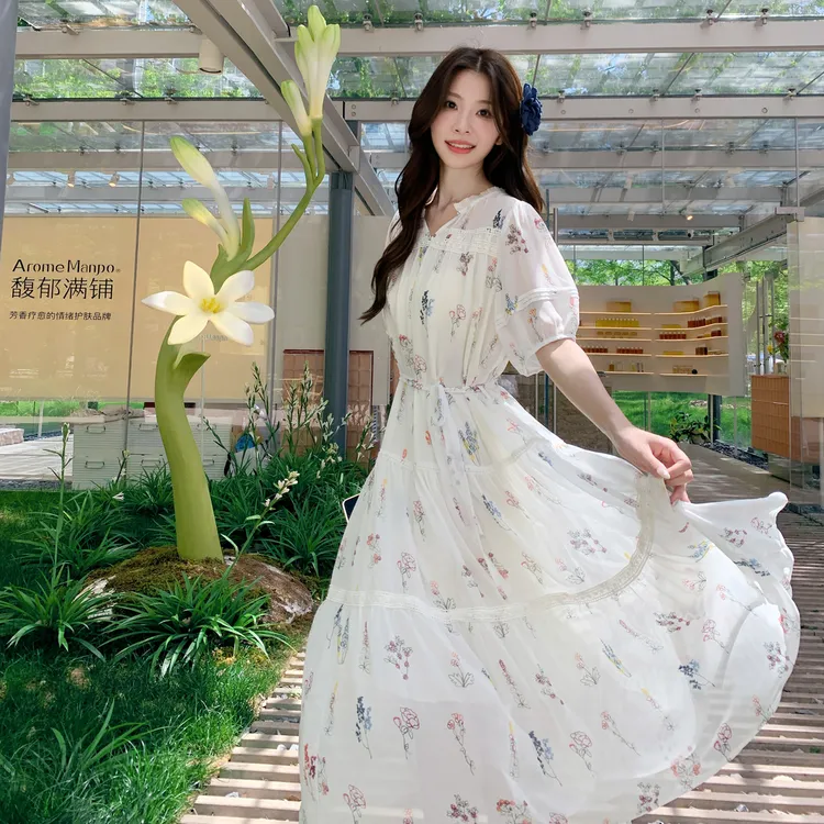 蕾丝边夏季度假风碎花气质连衣裙