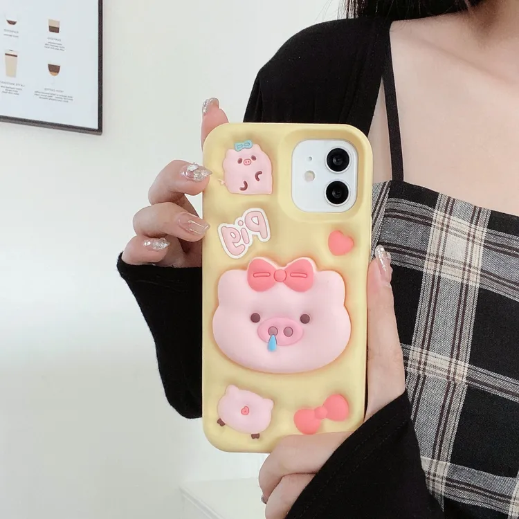 (苹果)卡通蝴蝶结鼻涕小猪支架适用iPhone16可爱立体软硅胶手机壳