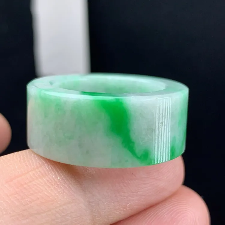  戒指内径21.2缅甸翡翠纯天然A货老种飘花阳绿色扳指环大气时尚
