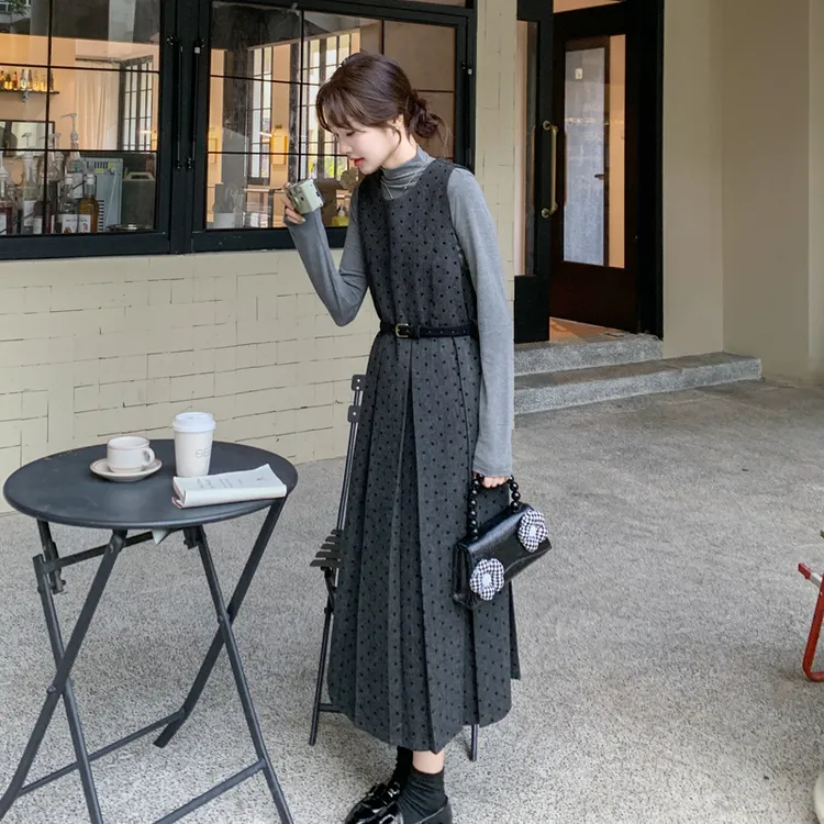 灰色法式高级感套装裙女2025秋新款波点百褶背心裙高领内搭两件套