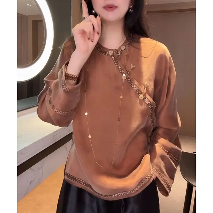 2025秋季新款时髦气质女士圆领设计感小衫新中式斜襟盘扣优雅上衣