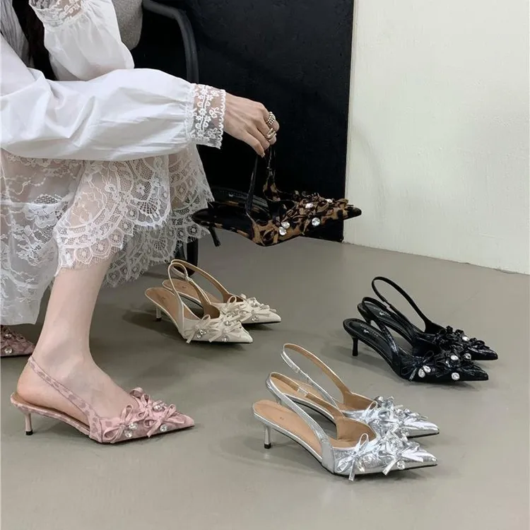 细跟法式水钻蝴蝶结包头凉鞋女春夏新款银色尖头鞋豹纹单鞋女
