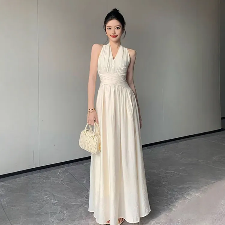 B197无袖挂脖v领连衣裙夏季新款气质漂亮高级海边度假白色长裙子