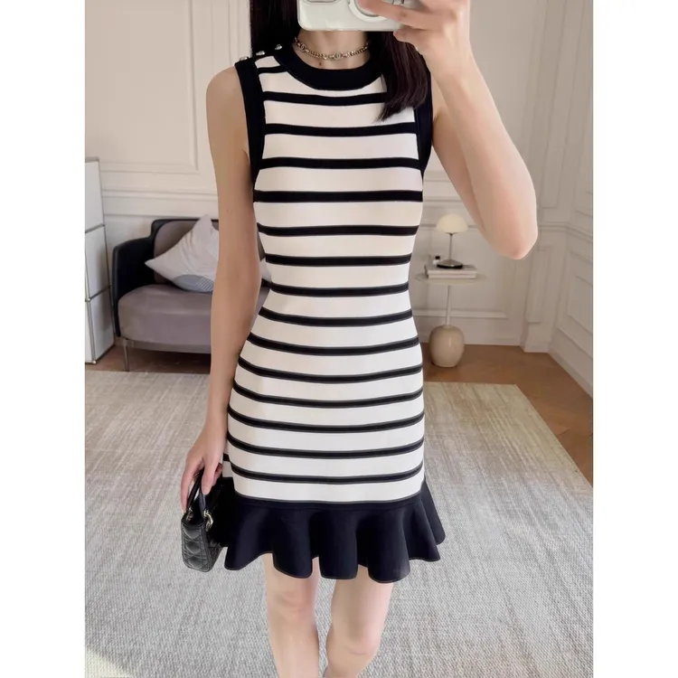 名媛小香风炸街黑白撞色条纹荷叶边针织连衣裙夏装气质无袖背心裙