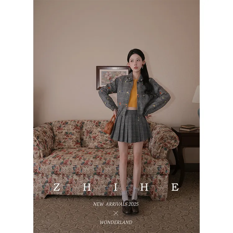 无艳一禾【耶鲁甜心】静奢法式重工绣花料外套+百褶格子半裙