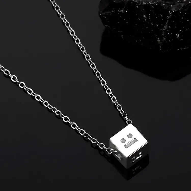 钛钢吊坠 笑脸情绪表情方块项链男女潮酷小众设计情侣款礼物配饰