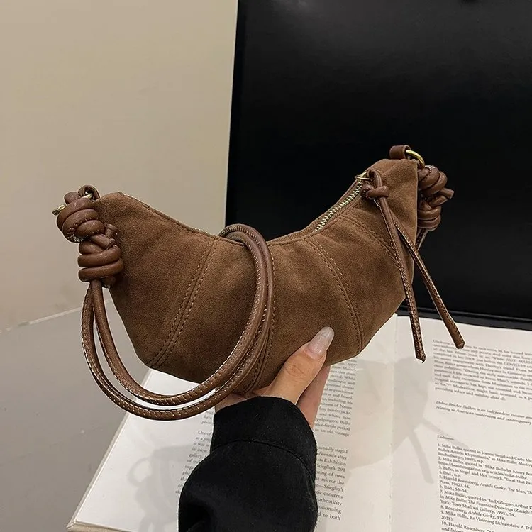 春夏季超火小众豹纹包包女2025新款复古磨砂斜挎包时尚单肩牛角包