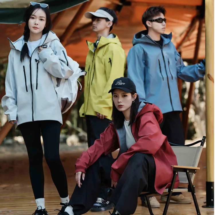 防风防水户外徒步情侣款连帽冲锋衣外套休闲女款春秋运动