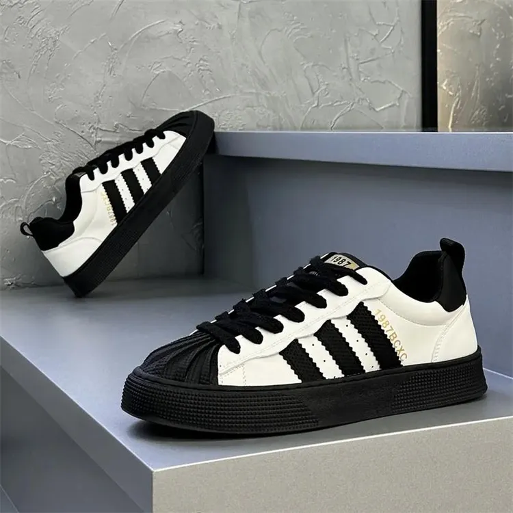 板鞋春季新款三道杠贝壳头时尚百搭运动休闲鞋低帮舒适耐磨鞋子男