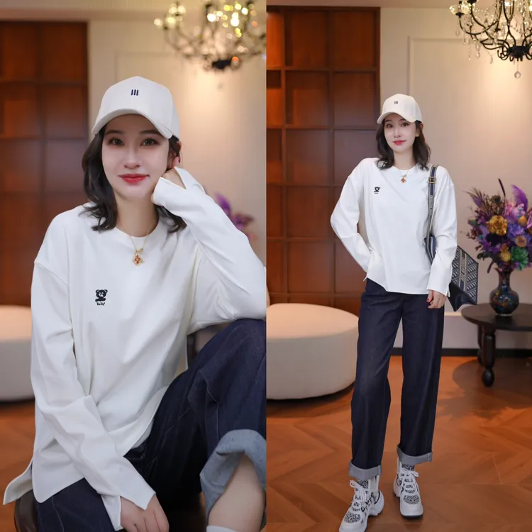 JDND轩羽【刺绣小熊】刺绣双打边圆领长袖加绒T恤上衣XY25497