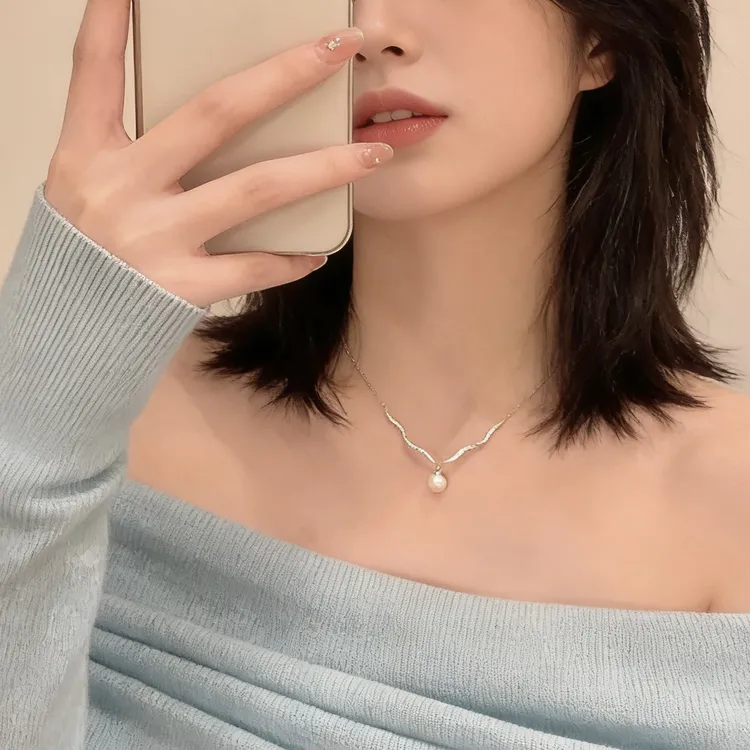 铜合金合金仿珍珠项链 秋冬轻奢闪锆波浪珠珠项链温柔锁骨链颈链