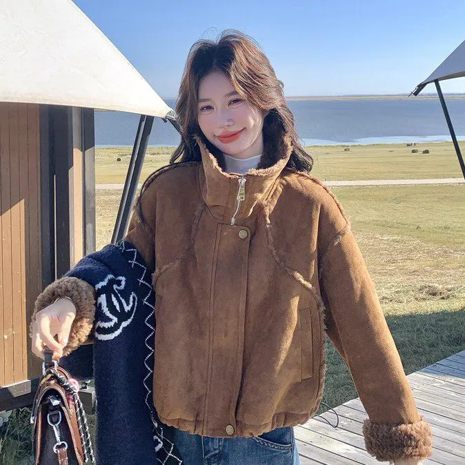 美拉德复古咖色皮毛一体短外套女秋冬2025新款加绒加厚羊羔毛上衣