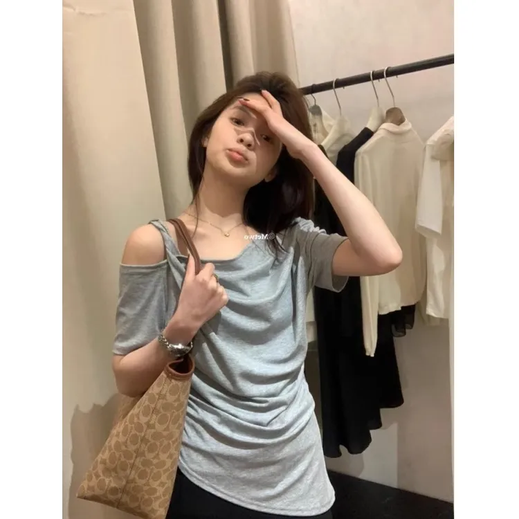 夏季穿搭辣妹露肩短袖t恤女2025新款洋气设计感收腰显瘦灰色上衣