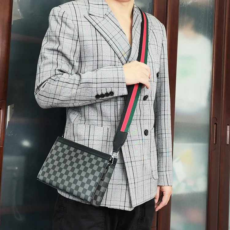 潮流户外斜跨包潮牌格子轻商务手拿包新款男士单肩包韩版时尚皮质