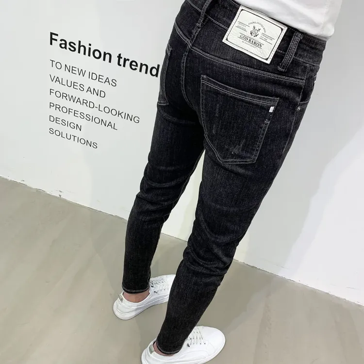 潮牌黑色小脚牛仔裤男2025新款韩版显瘦百搭修身九分刺绣弹力长裤
