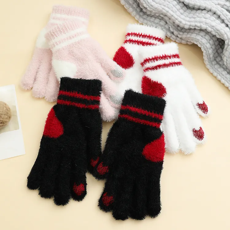 爱心毛绒针织手套女冬季加厚保暖可爱骑车防寒学生可触屏分指手套