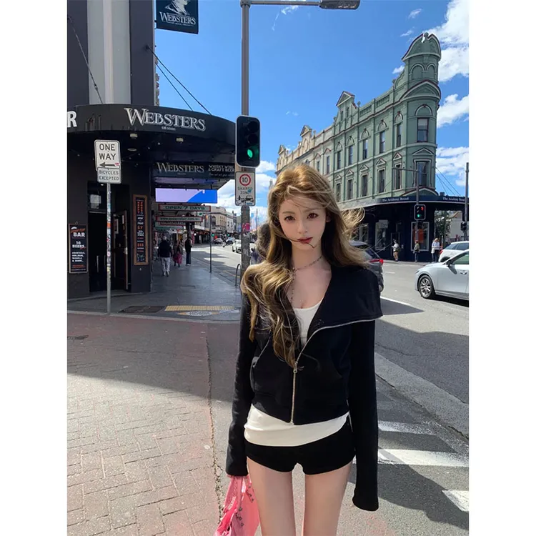 2025秋冬套装设计感小众拉链黑色长袖连帽卫衣上衣高腰修身短裤女